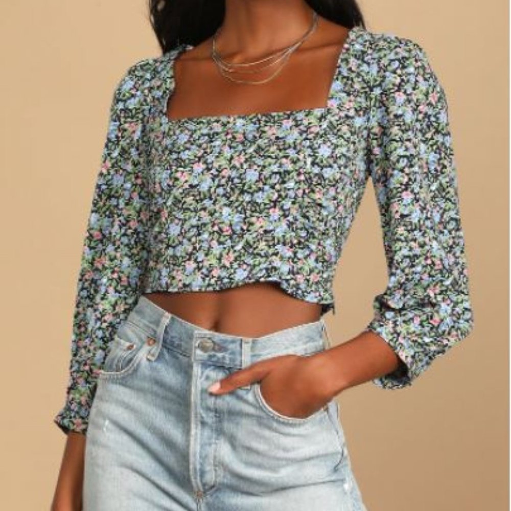 NWT Lulu's Black Floral Print Three-Quarter Sleeve Crop Top